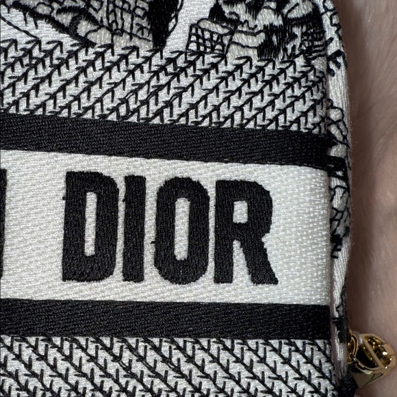 Black and White cosmetic Pouch - Picture 5 of 13